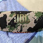 💥 JBL Charge 5 Beast Mode – El sonido camuflado más potente.